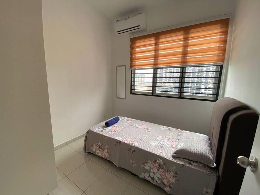 Myhomestay Adelia 2 *