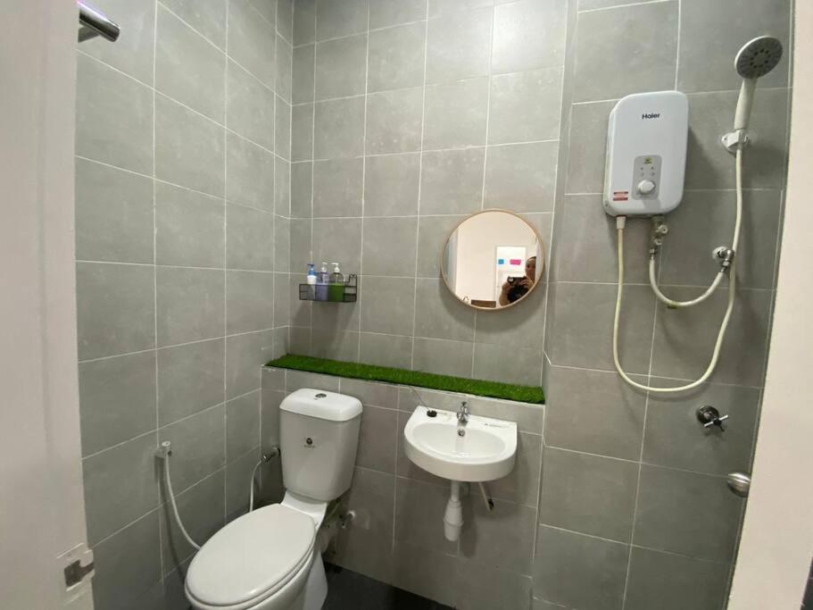 Myhomestay Adelia 2 *